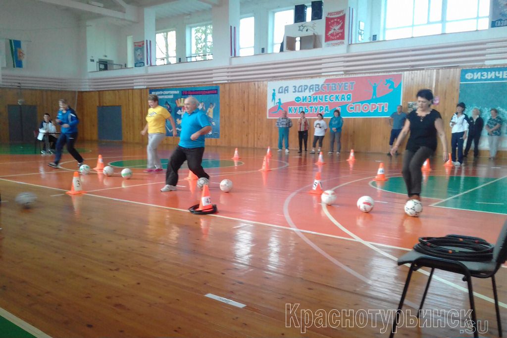 Спортивный праздник среди пенсионеров краснотурьинского Центра спортивных сооружений